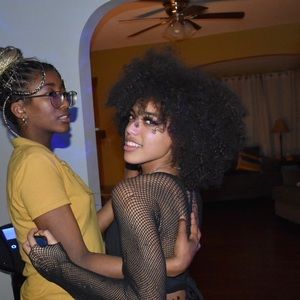 Meet your Posher, Tanais